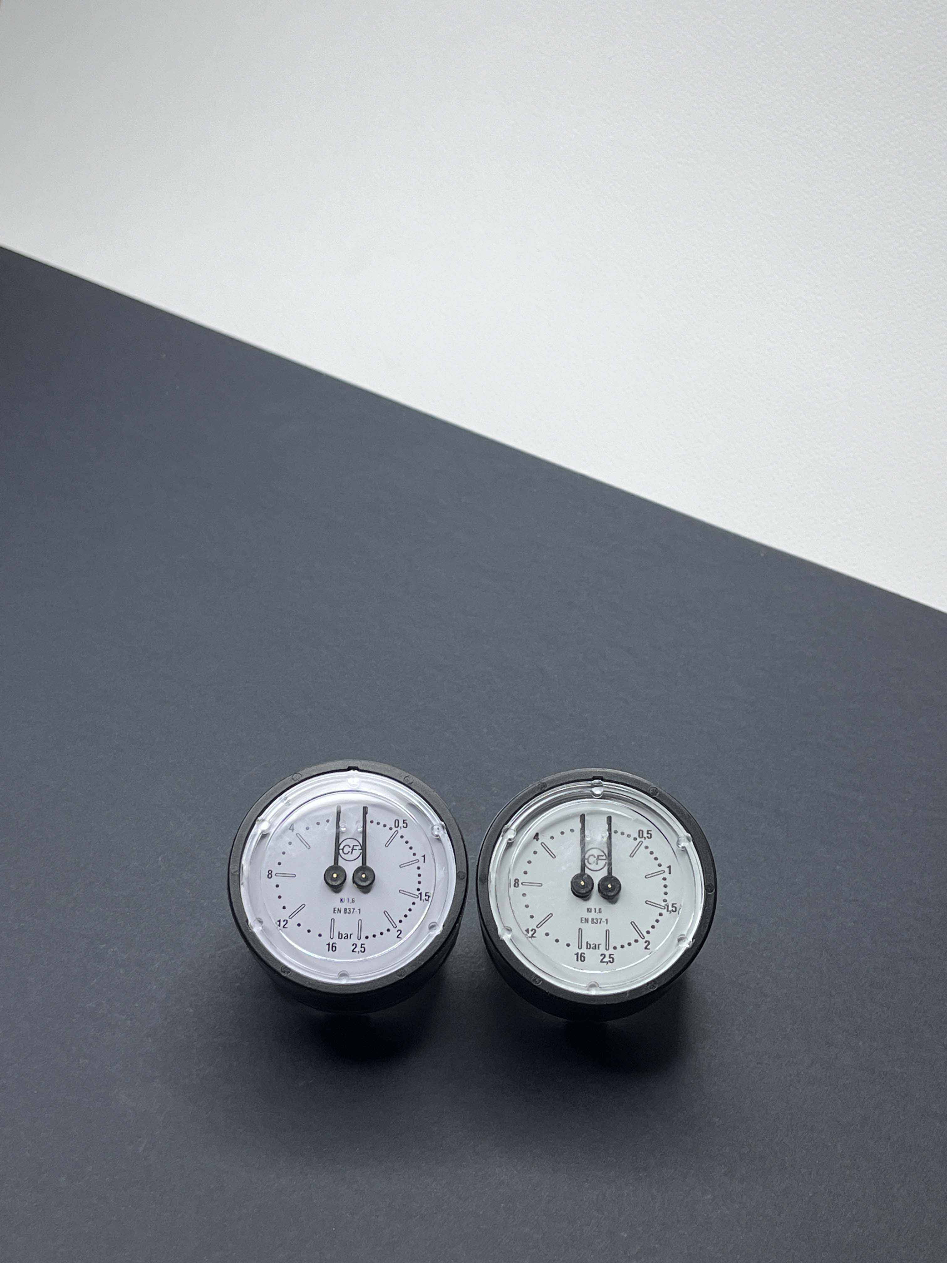 Double Scale Pressure Gauge